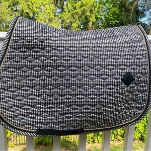 Kentucky horsewear pad. Like new conditions except for a few hairs